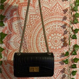 Elegant Black Croc-Embossed Chain Shoulder Bag